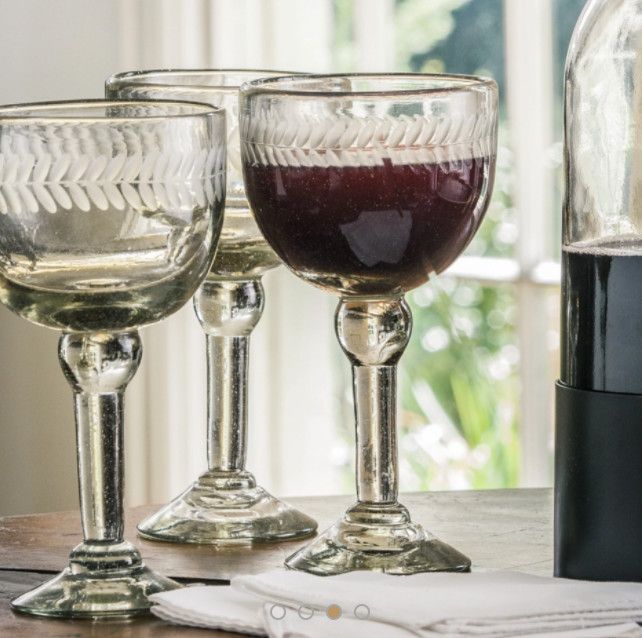 Vino Blanco Goblet Cadena Laurel Engraving