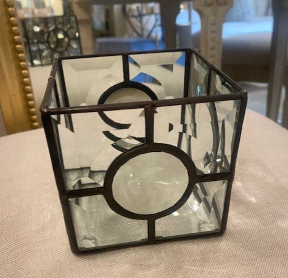 4x4 Beveled Hurricane with center circle