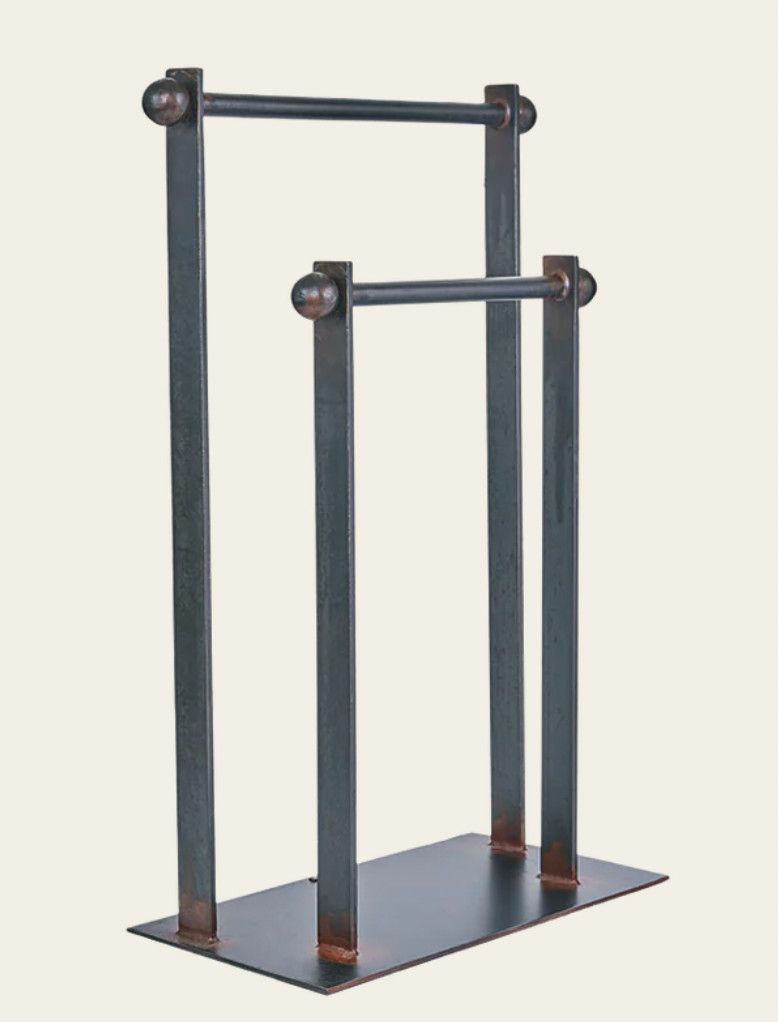 El Estante Blanket Rail