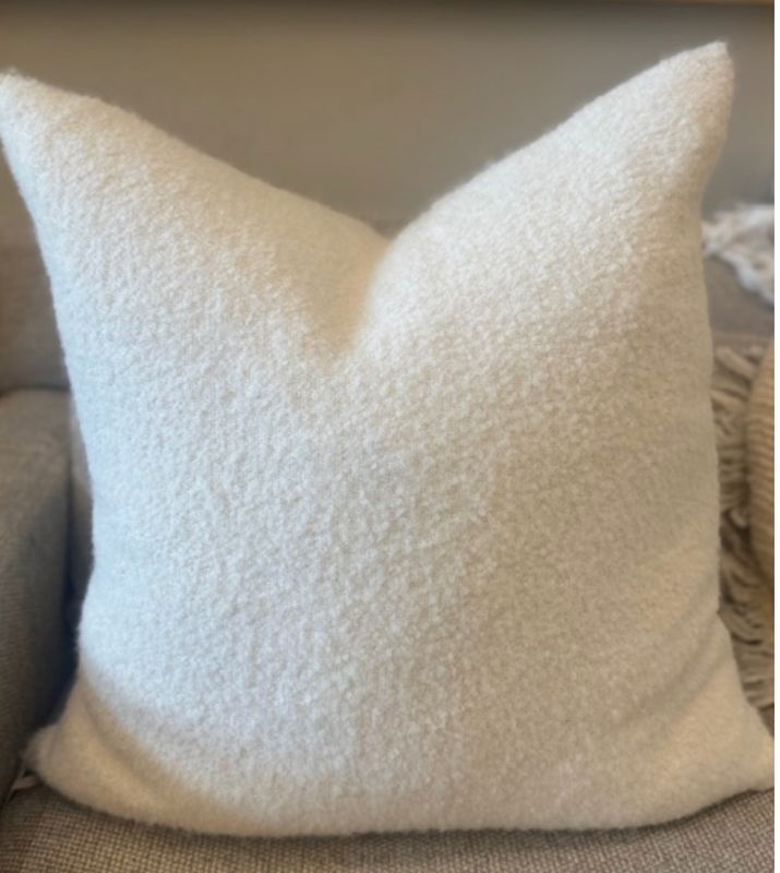 Winters Pillow 01 White | 23x23