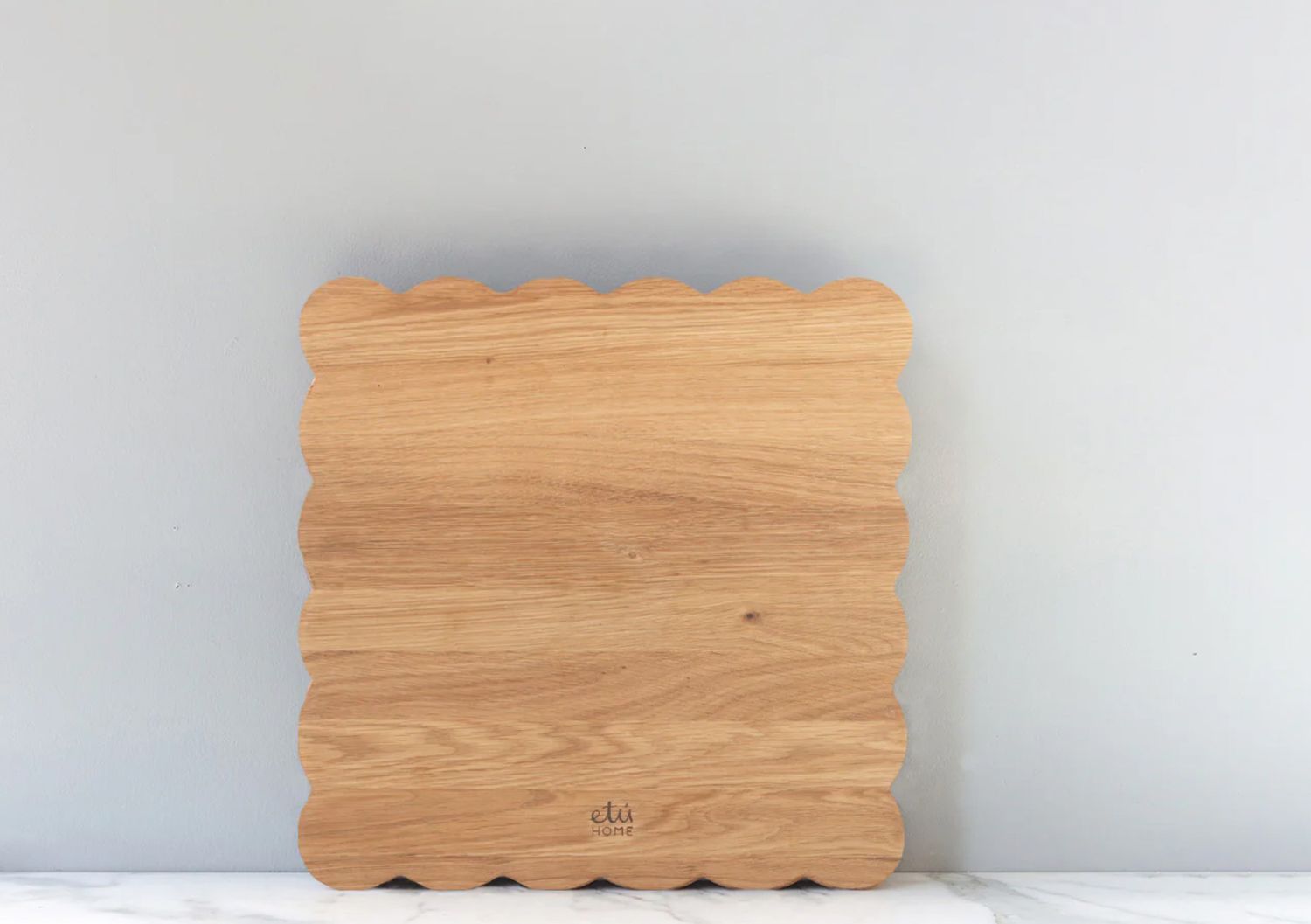 Square Scalloped Cutting Board | Medium