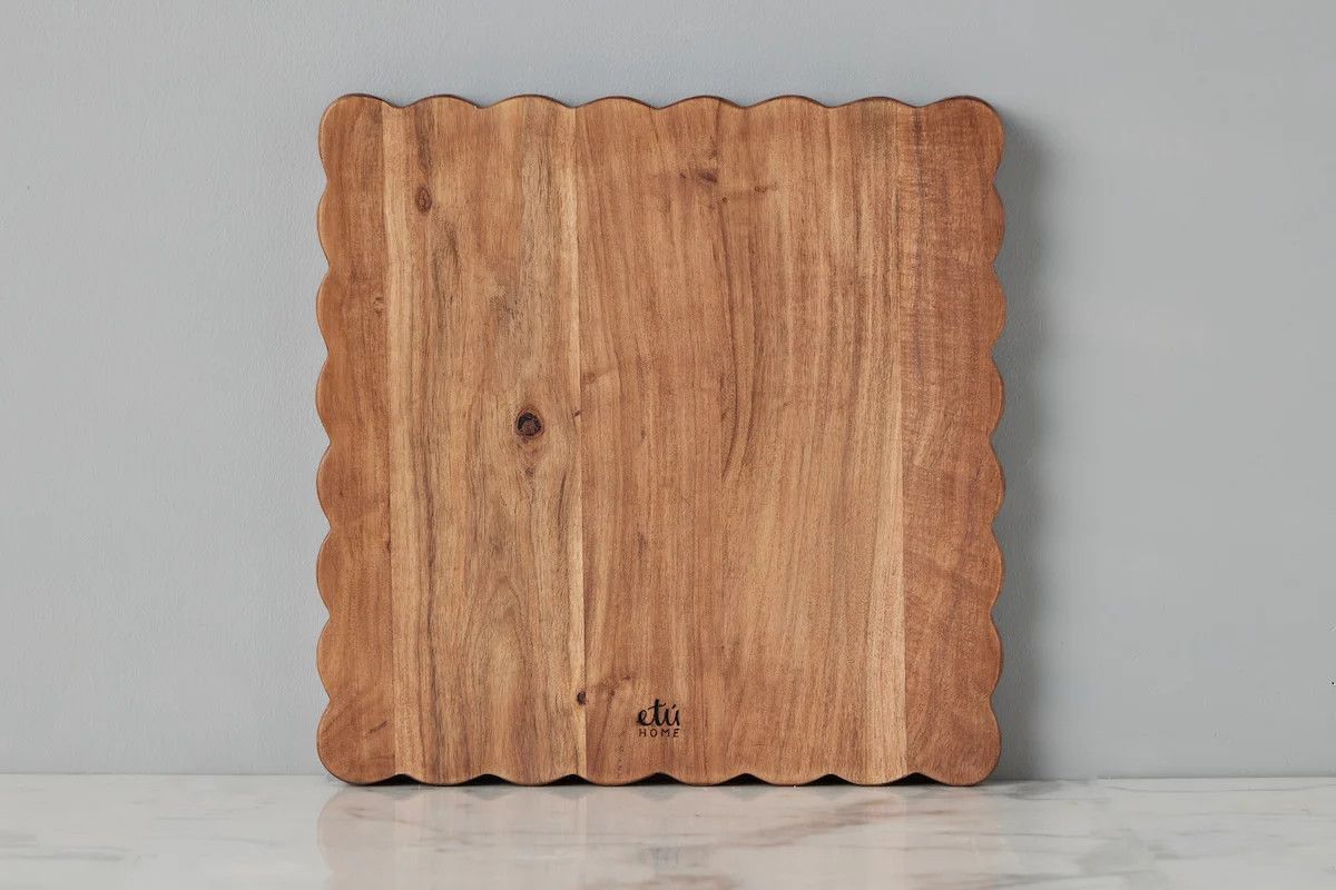 Square Scalloped Cutting Board | Large