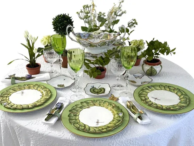 Exquisite Leaves Embossed Dinner Plate | 10.5