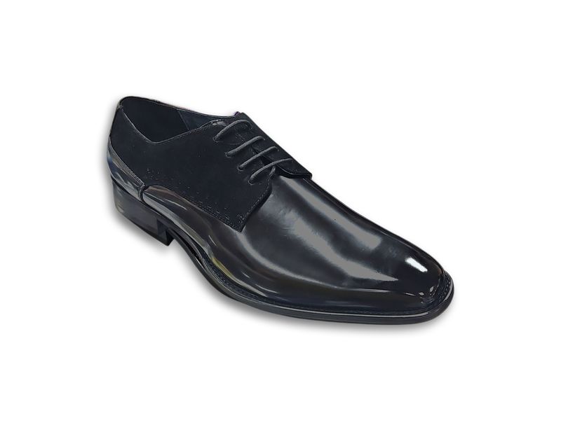 LACE UP MEDALLION TOE DRESS SHOE