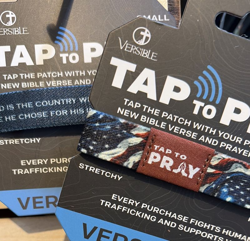 WRISTBAND- PATRIOT- LARGE- VERSIBLE, TAP TO PRAY