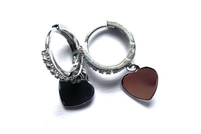 Orecchini cerchio 15 mm acciaio zirconi chiusura scattino cuore pendente