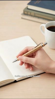 Penna sfera bambù Maestra dedica incisa anno meraviglioso