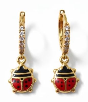 Orecchini cerchio Coccinella ø 15 mm semizirconati dorato acciaio chiusura a scattino Orecchini cerchio Coccinella ø 15 mm semizirconati dorato acciaio chiusura a scattino