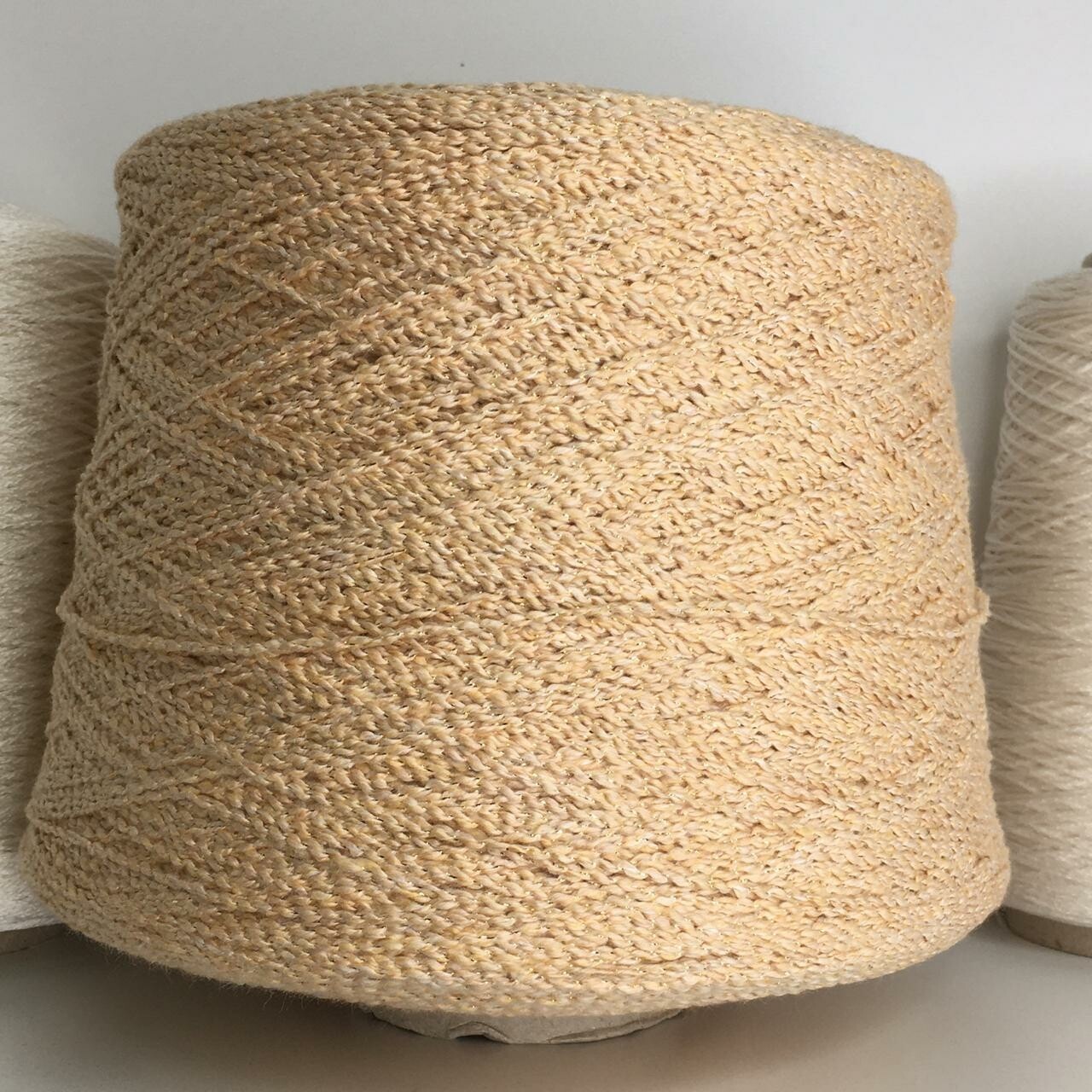 Пряжа zegna baruffa шнурок 300 м на 100 гр. Canberra donegal lanecardate. Pecci filati shopin 60% меринос 40% полиамид микробукле 700 м/100 гр. Zegna baruffa, baby lama, 70% меринос, 30% бэби лама, 3/15 500м/100г, greggio. Lanificio пряжа 38% хлопок, 32 п/а, 17% альпака, 13% меринос.