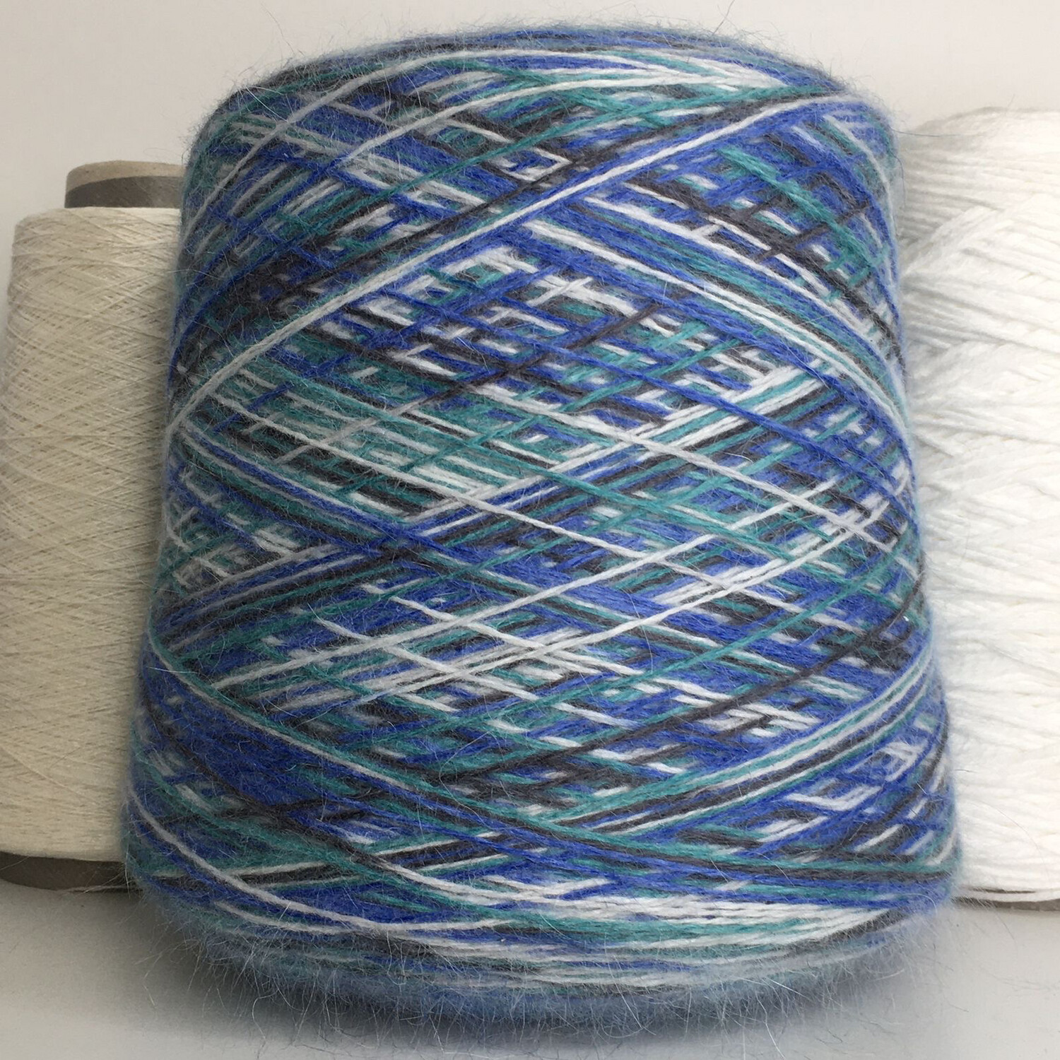 Angora spiky tweed 3344. Lindt swiss luxury selection 230. конфеты lindt swiss luxury selection 195. Luxury selection. конфеты lindt швейцарская роскошь.