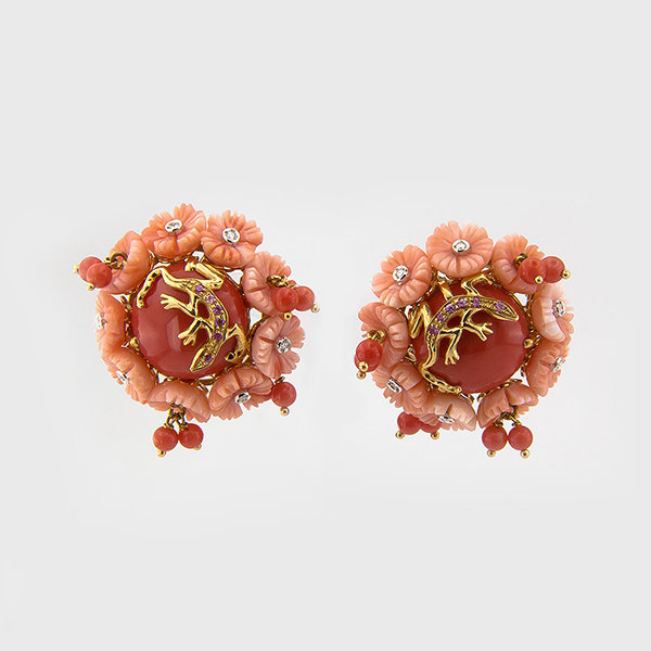 Coral and diamond earrings in 18k yellow gold