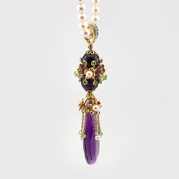 Amethyst and diamond pendant in 18k yellow gold