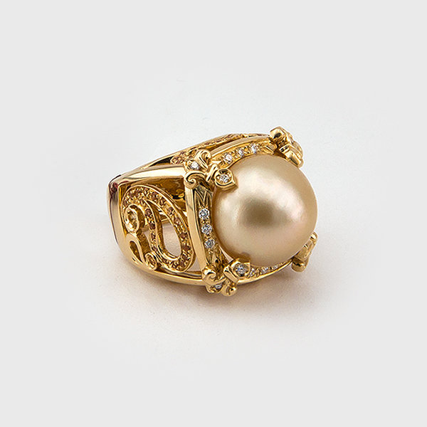 Pearl, diamond and sapphire ring in 18k yellow gold