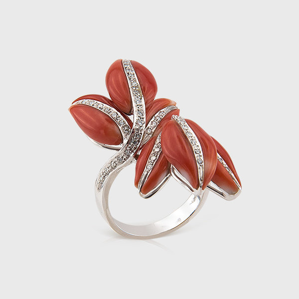 Coral and diamond ring in 18k white gold