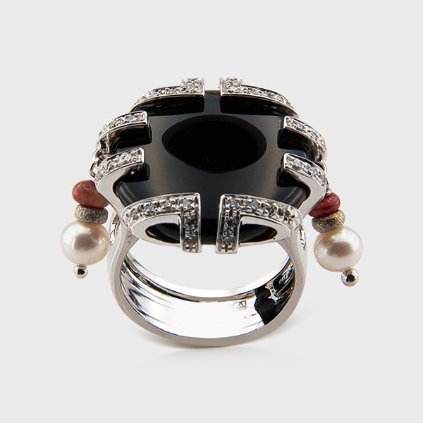 Original onyx and diamond ring in 18k white gold