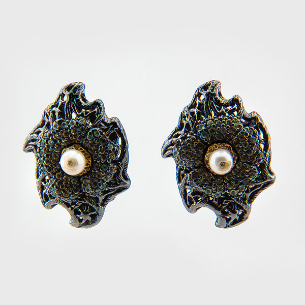 Pearl and sapphire earrings in sterling silver