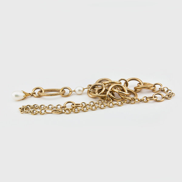 Pearl necklace in 14k yellow gold