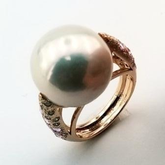 Pearl and gemstone ring in 18k yellow gold