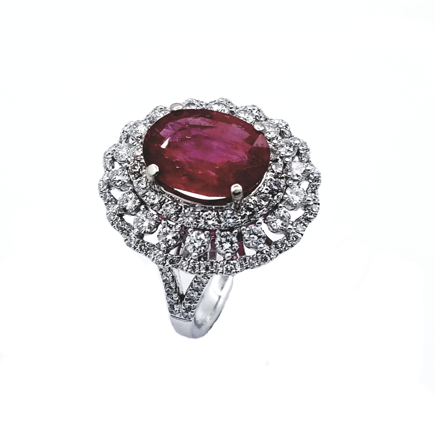Ruby and diamond ring in 18K white gold