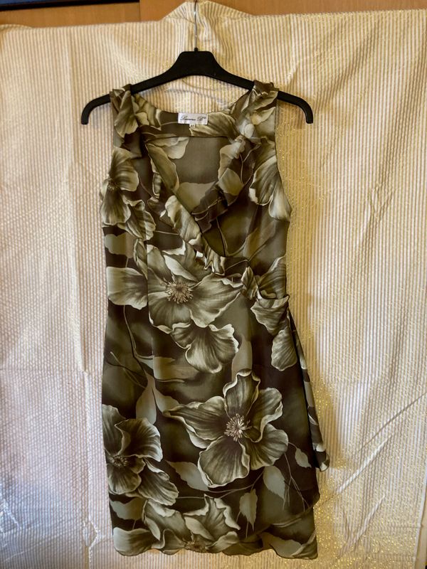 Brązowo biała sukienka