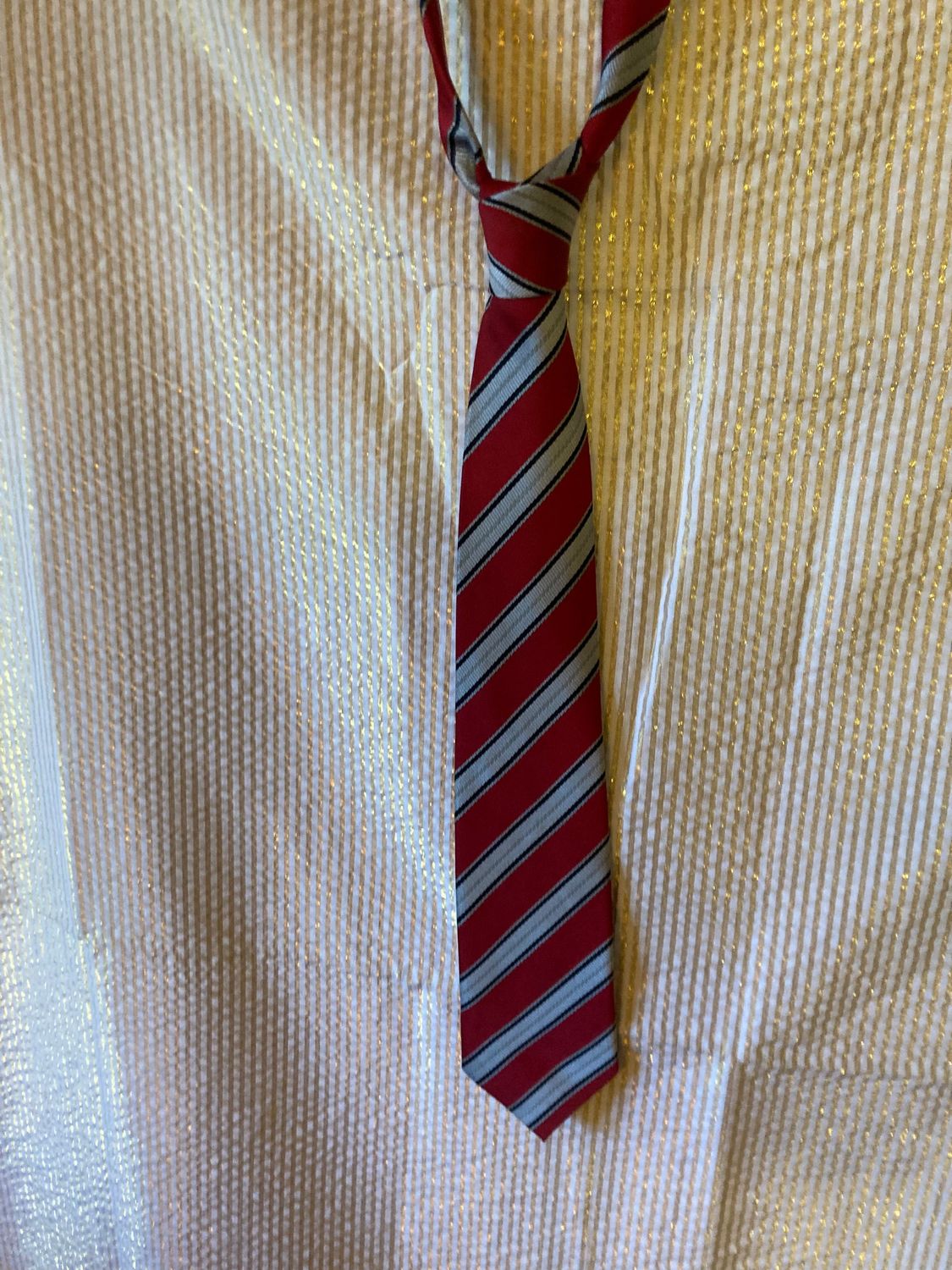 Czerwono srebrno czarny krawat