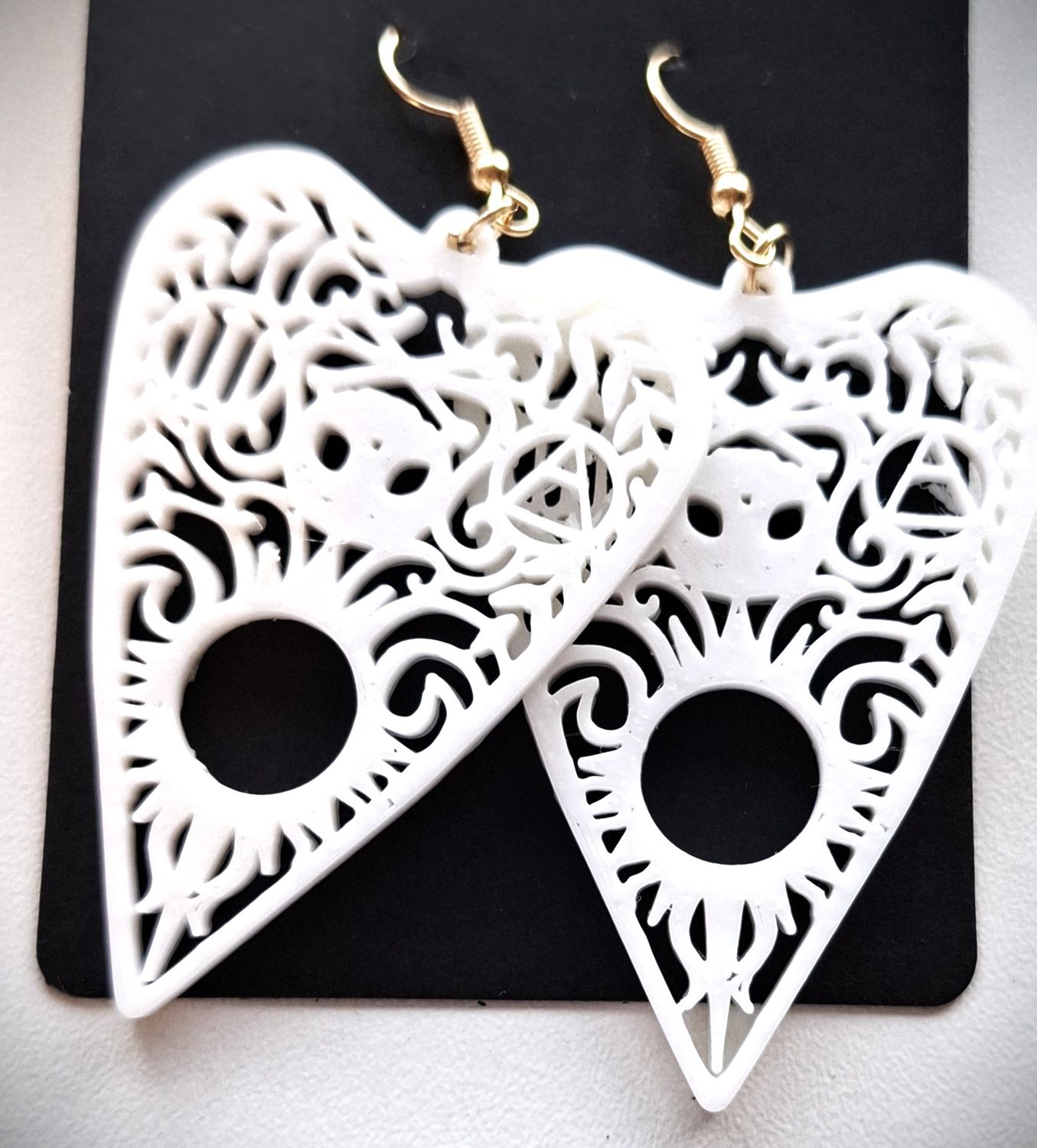 Oorbellen /Earings  Skull and bones