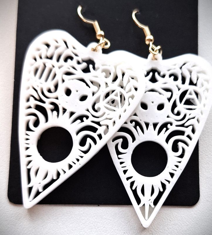 Oorbellen /Earings  Skull and bones