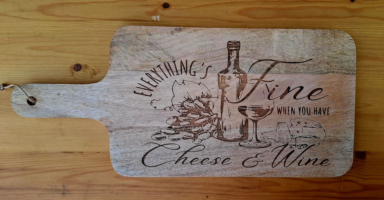 gegraveerd everything fine with wine serveerbord