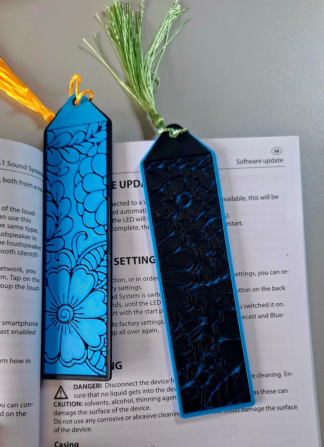 bladwijzer  zwart met blauw   of blauw met zwart