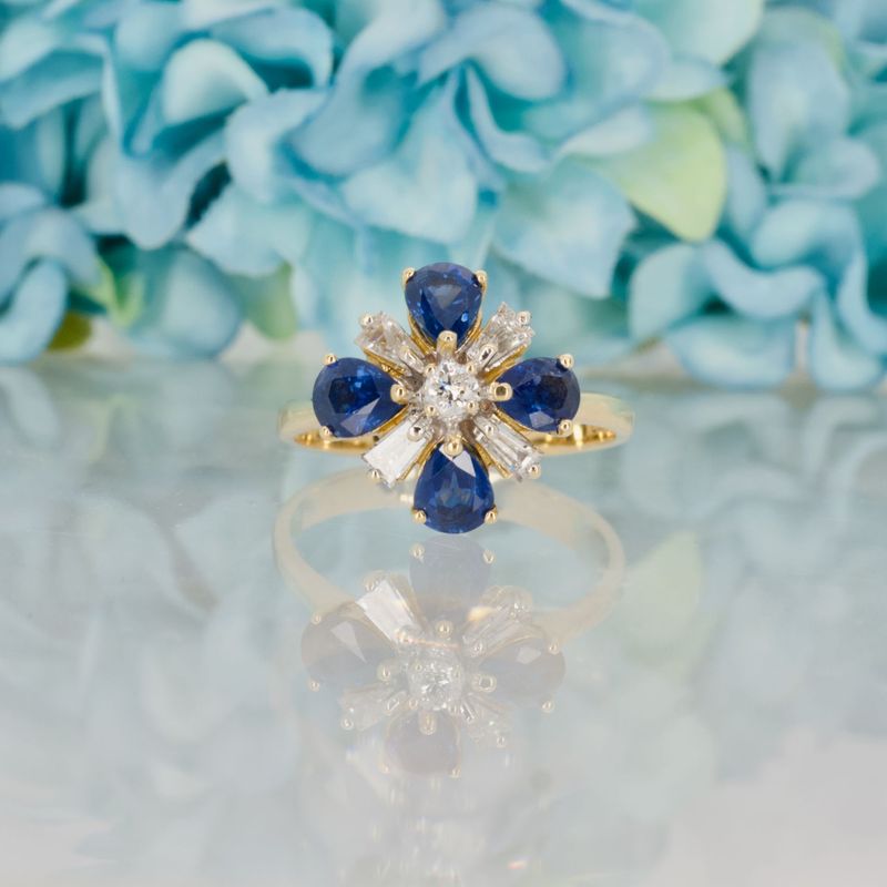 18ct Yellow Gold Sapphire & Diamond Cluster Ring