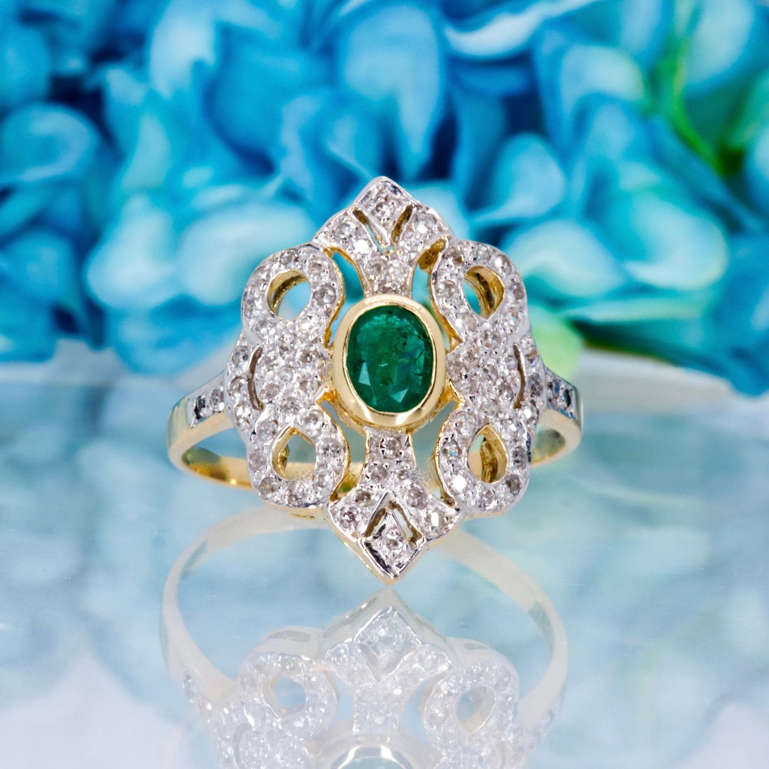 14ct Yellow Gold Oval Cut Emerald & Round Brilliant Cut Diamond Cluster Ring