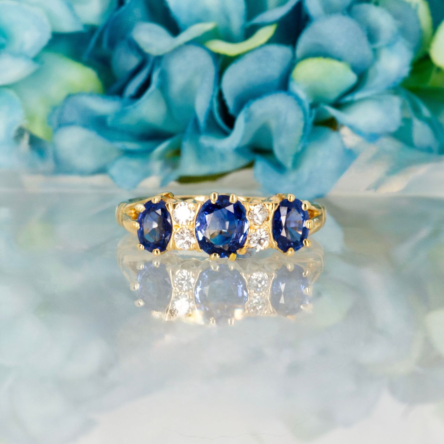 18ct Yellow Gold Oval Cut Sapphire & Round Cut Diamond Ring