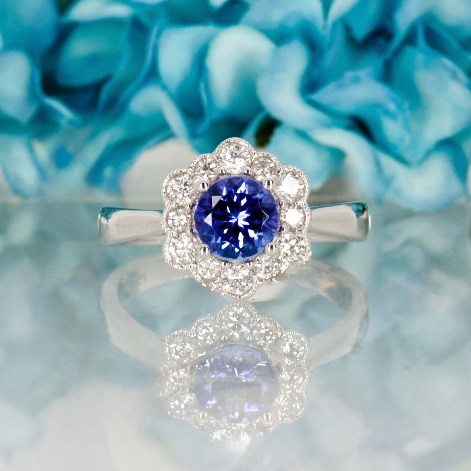 18ct White Gold Round Cut Tanzanite & Round Brilliant Cut Diamond Cluster Ring