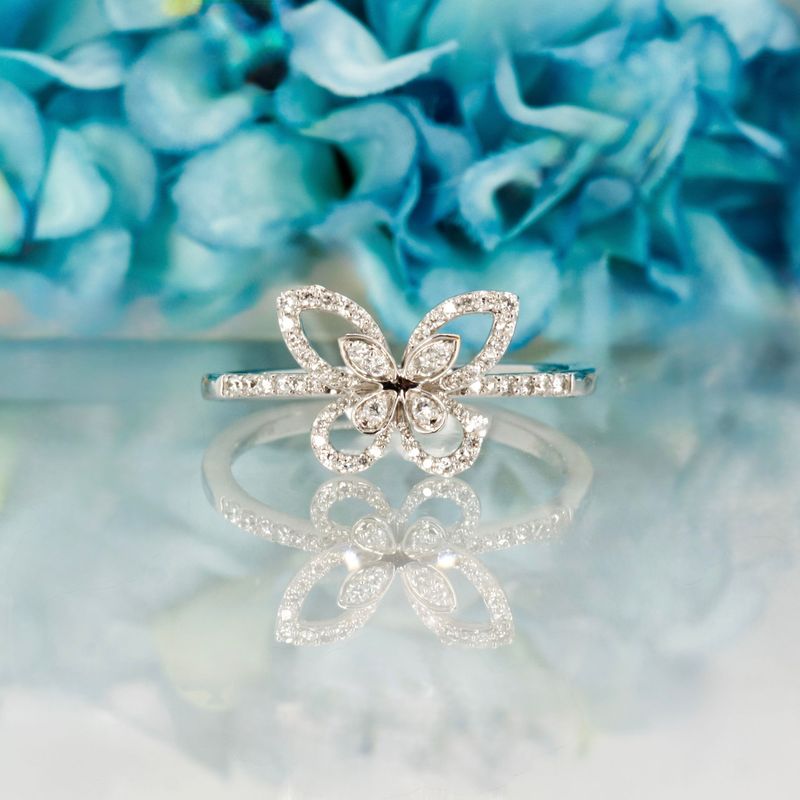 9ct White Gold Round Brilliant Cut Diamond Butterfly Cluster Ring