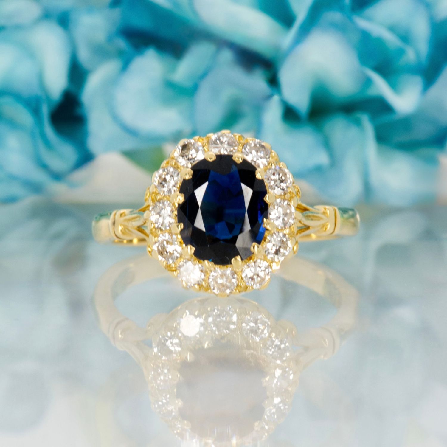 Pre-Loved 18ct Yellow Gold Oval Cut Sapphire & Round Cut Diamond Halo Cluster Ring