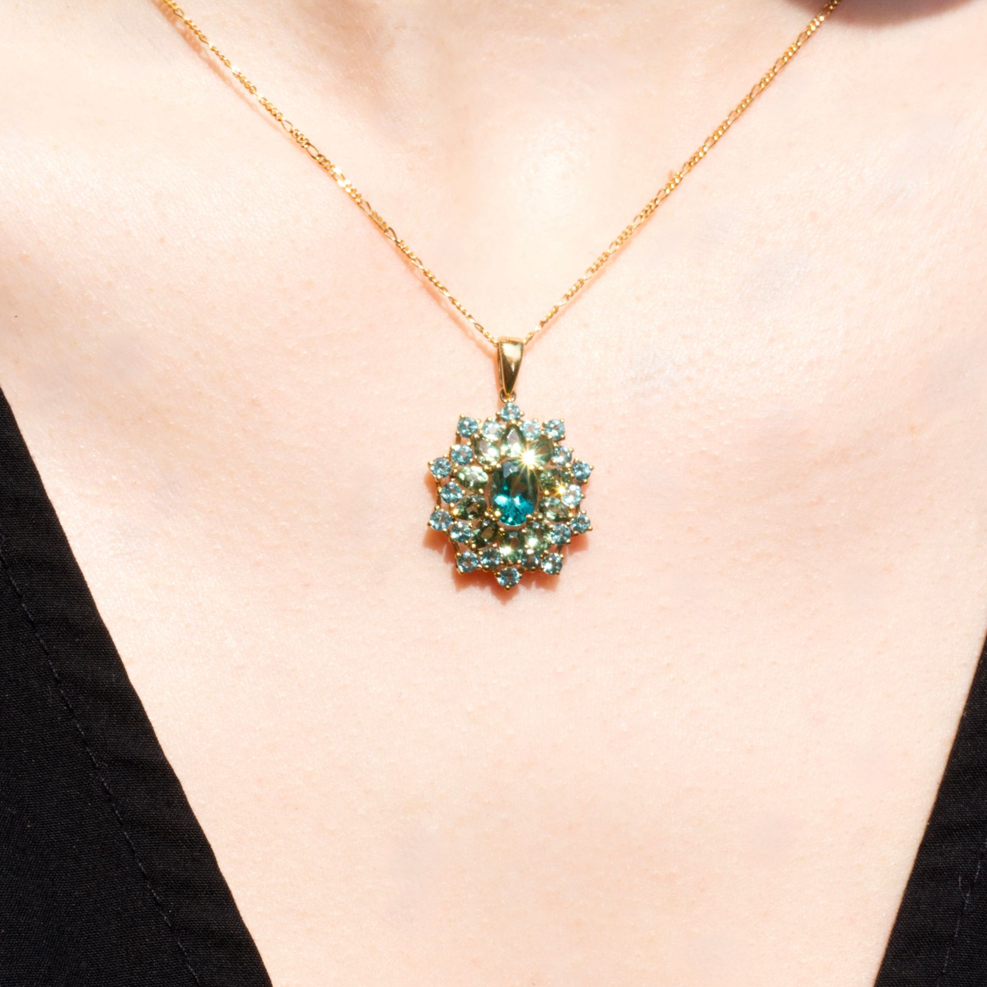Pre-Loved 9ct Yellow Gold Apatite Cluster Pendant & Chain
