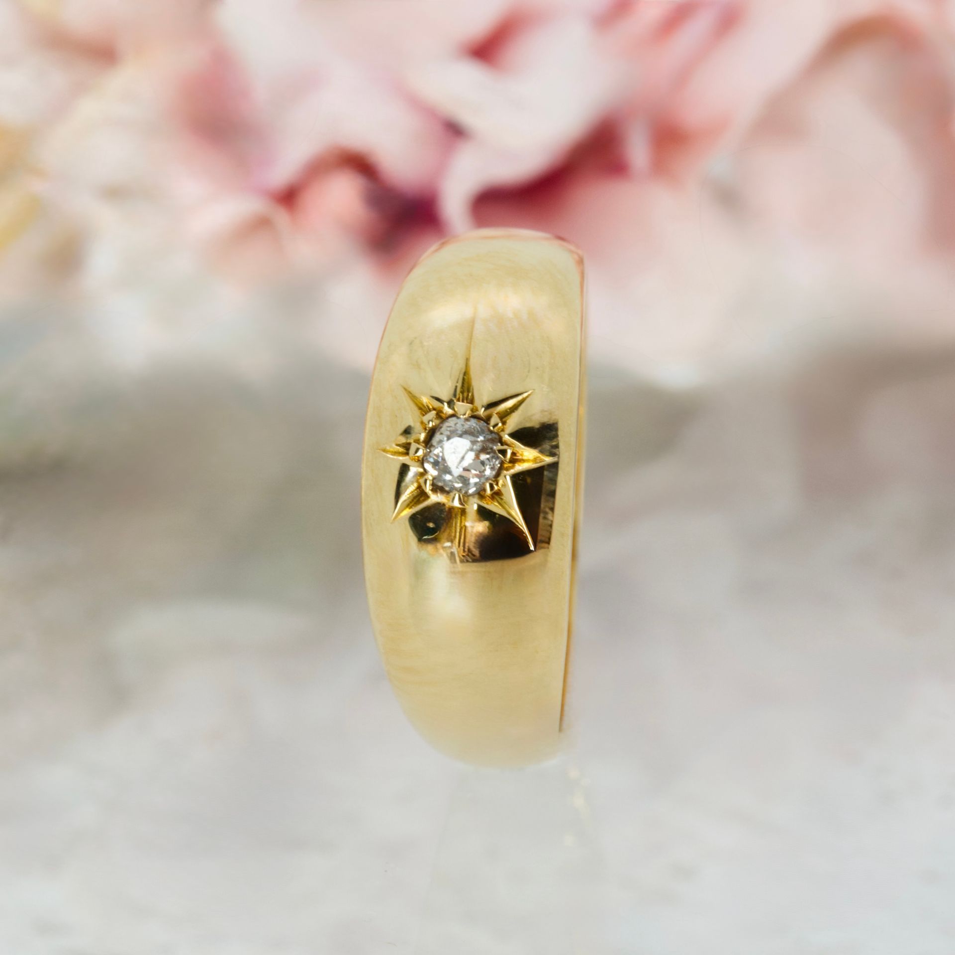 Pre-Loved 18ct Yellow Gold Round Cut Diamond Gypsy Set Ring