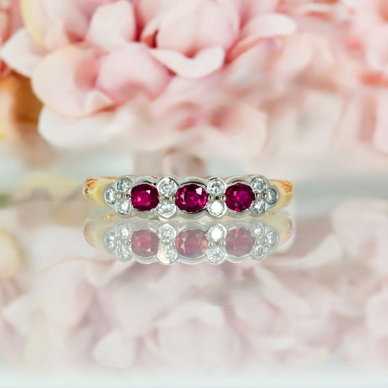 Pre-Loved 18ct Yellow Gold Oval Cut Ruby & Round Brilliant Cut Diamond Eternity Ring