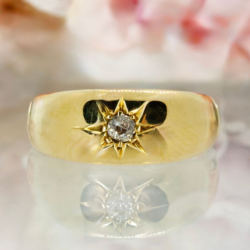 Pre-Loved 18ct Yellow Gold Round Cut Diamond Gypsy Set Ring