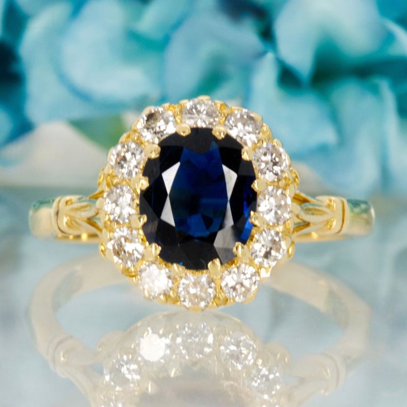 Pre-Loved 18ct Yellow Gold Oval Cut Sapphire & Round Cut Diamond Halo Cluster Ring