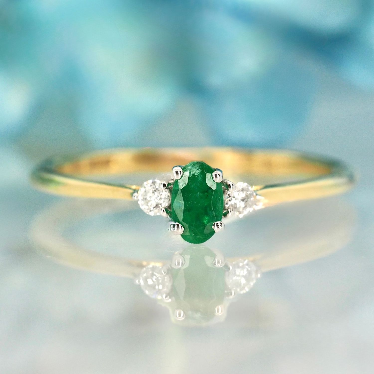 9ct Yellow Gold Oval Cut Emerald & Round Brilliant Cut Diamond Trilogy Ring