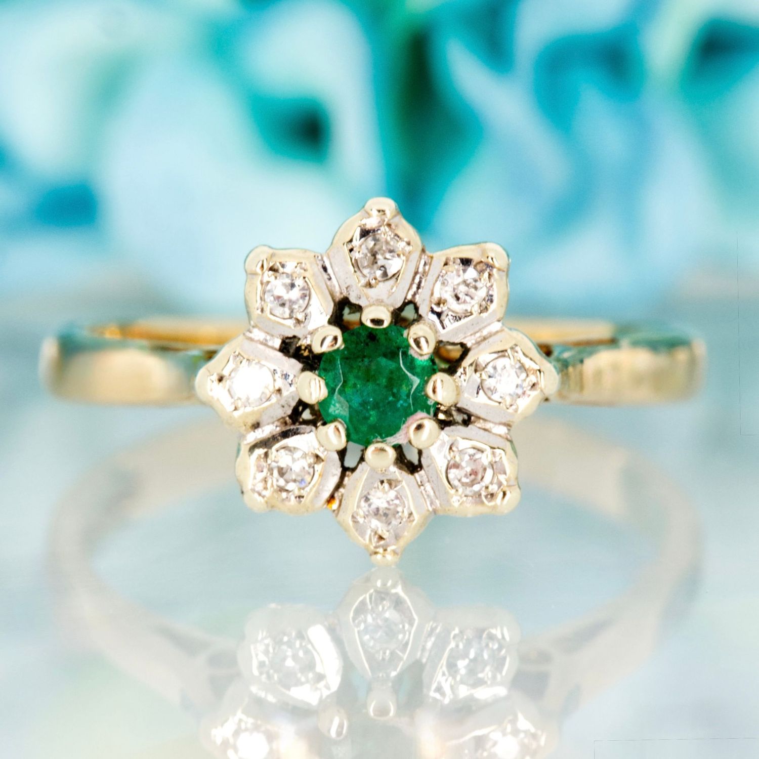 Pre-Loved 9ct Yellow Gold Round Cut Emerald & Round Cut Diamond Cluster Ring