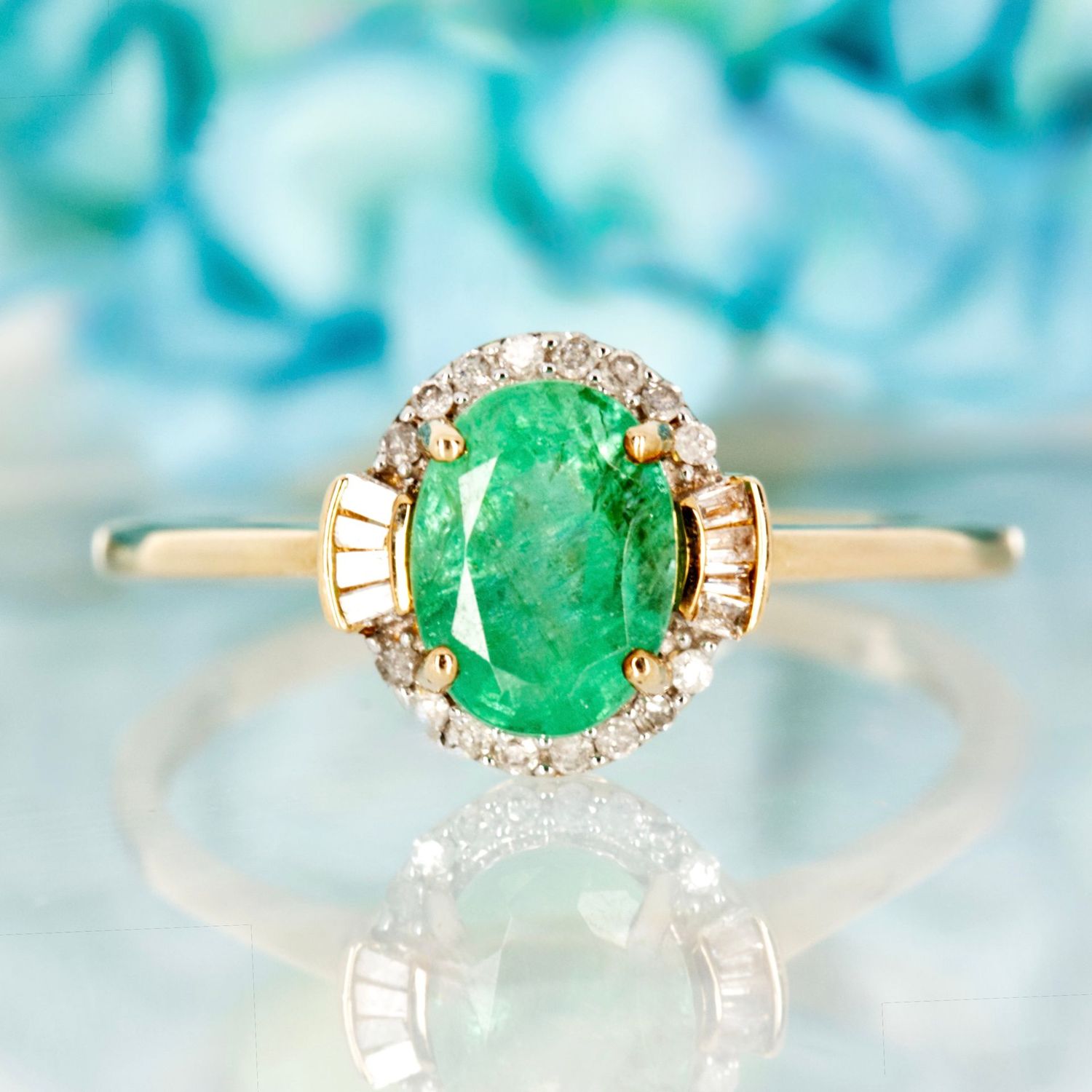 Pre-Loved 9ct Yellow Gold Oval Cut Emerald & Diamond Cluster Ring