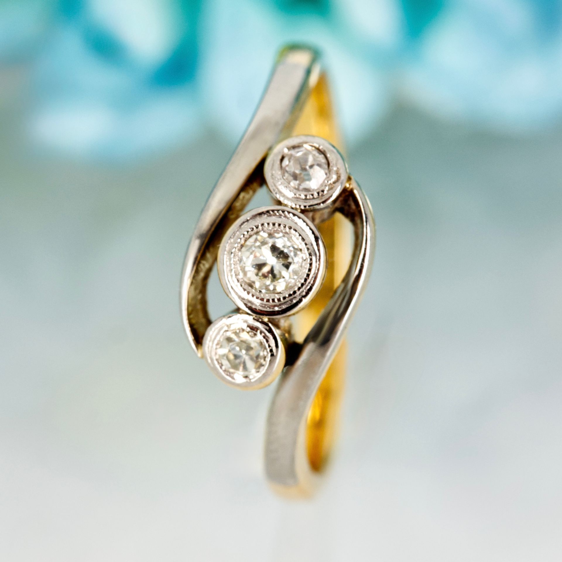 Pre-Loved 14ct Yellow Gold Round Brilliant Cut Diamond Trilogy Crossover Ring