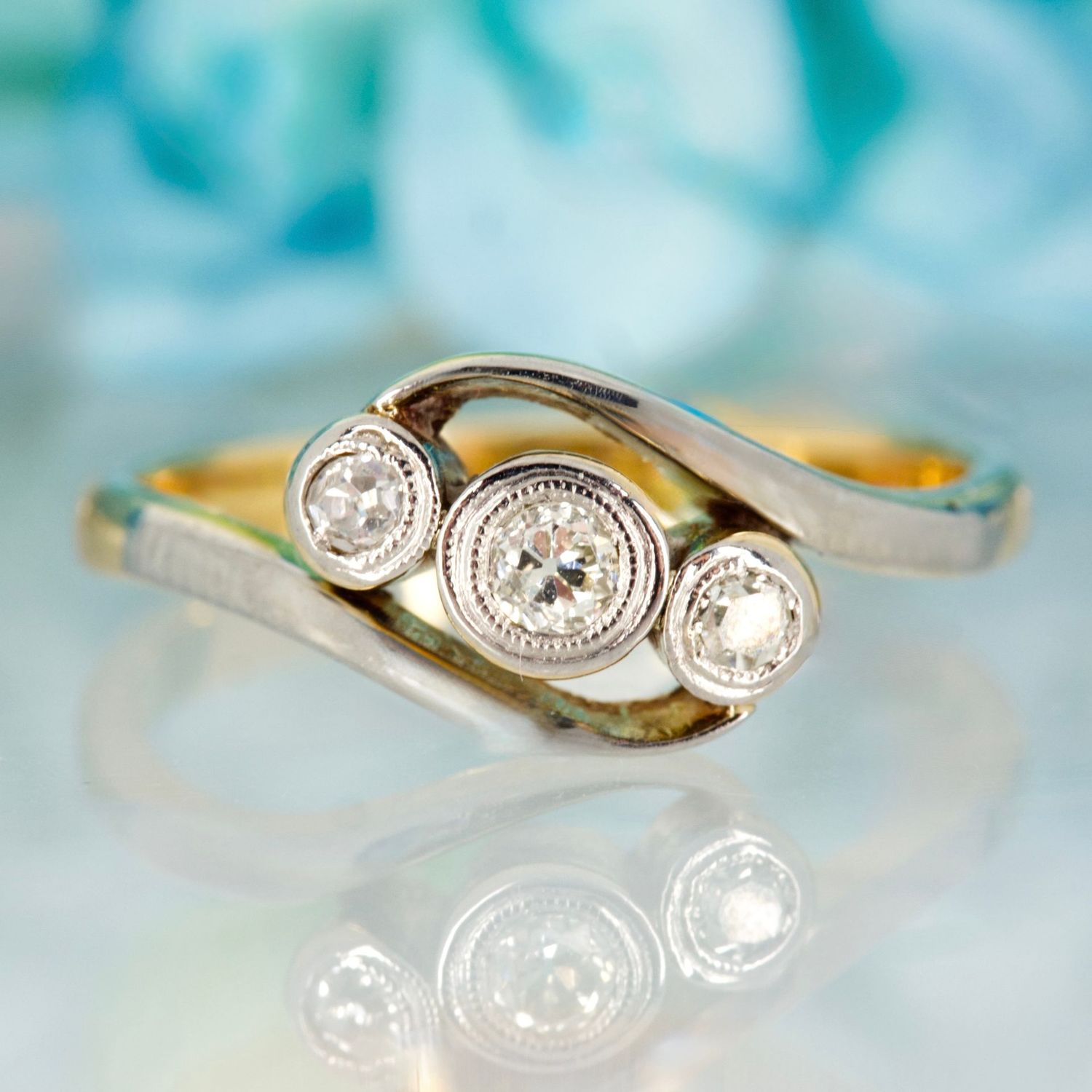 Pre-Loved 14ct Yellow Gold Round Brilliant Cut Diamond Trilogy Crossover Ring