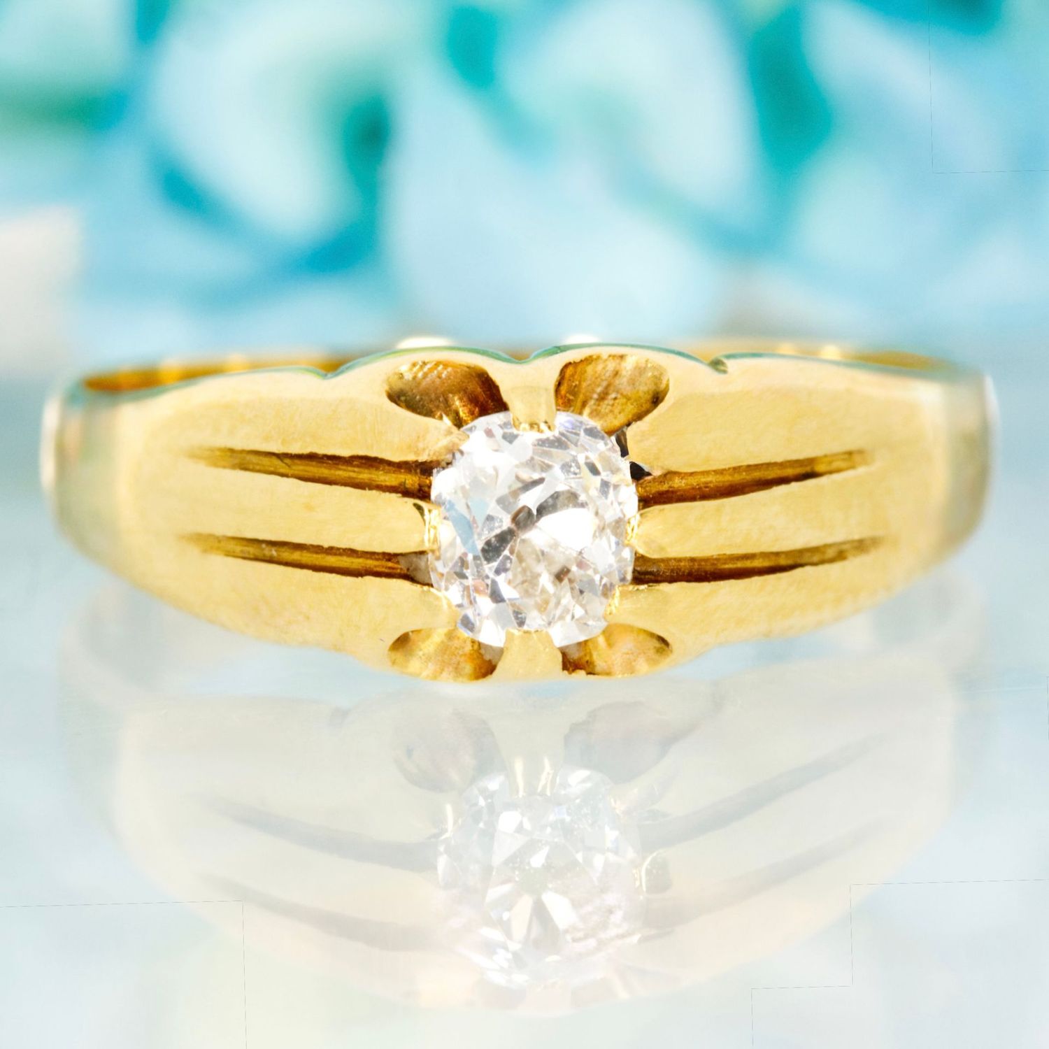 Pre-Loved 18ct Yellow Gold Old Cut Diamond Solitaire Gypsy Style Ring
