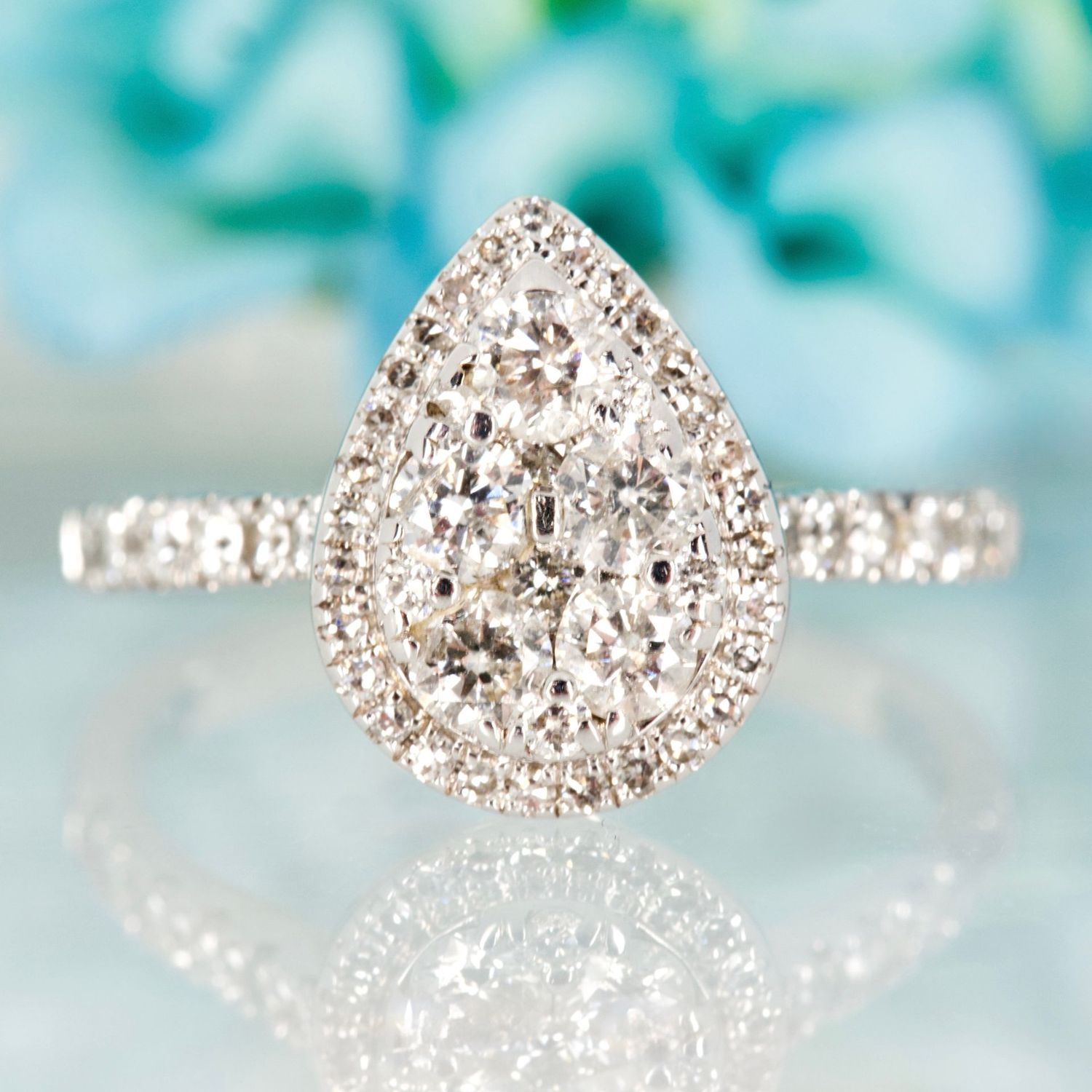 Pre-Loved 18ct White Gold 1.00ct Round Brilliant Cut Diamond Pear Shaped Cluster Ring