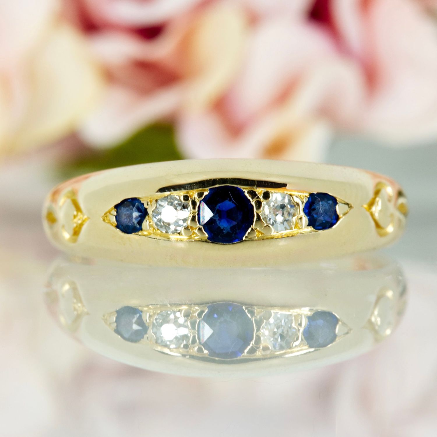 Pre-Loved 18ct Yellow Gold Round Cut Sapphire & Diamond Five Stone Ring
