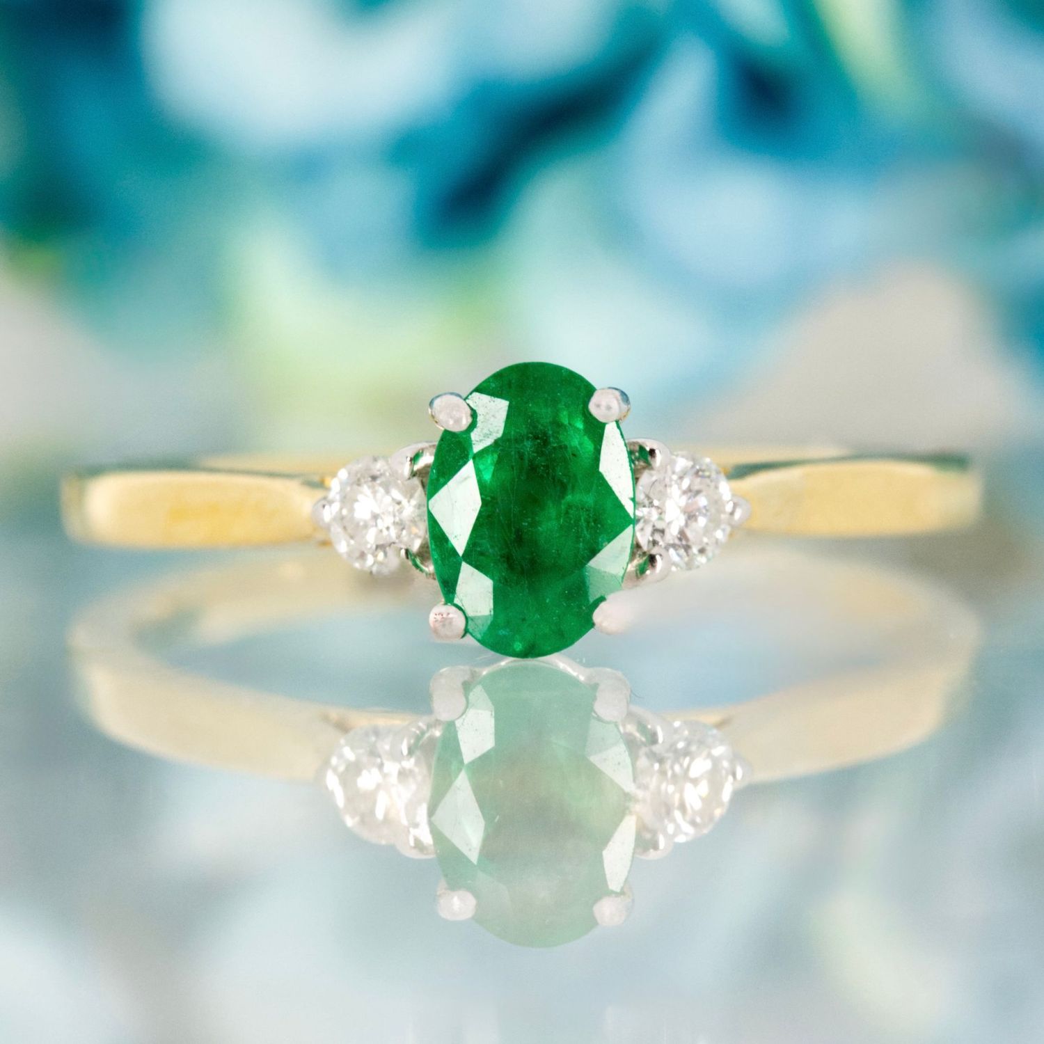 18ct Yellow Gold Oval Cut Emerald & Round Brilliant Cut Diamond Trilogy Ring
