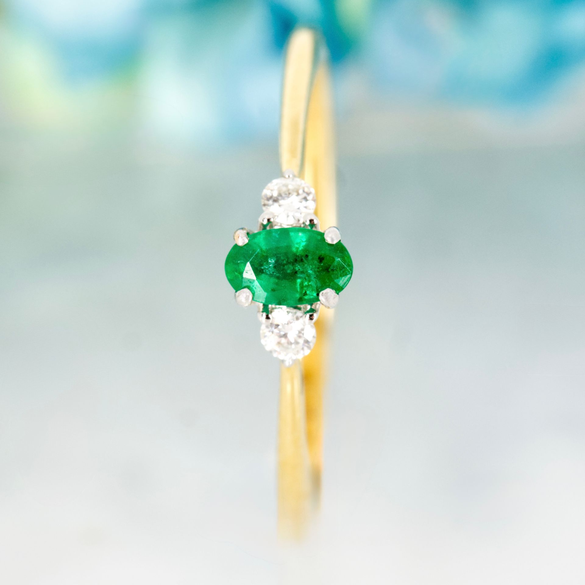 18ct Yellow Gold Oval Cut Emerald & Round Brilliant Cut Diamond Trilogy Ring
